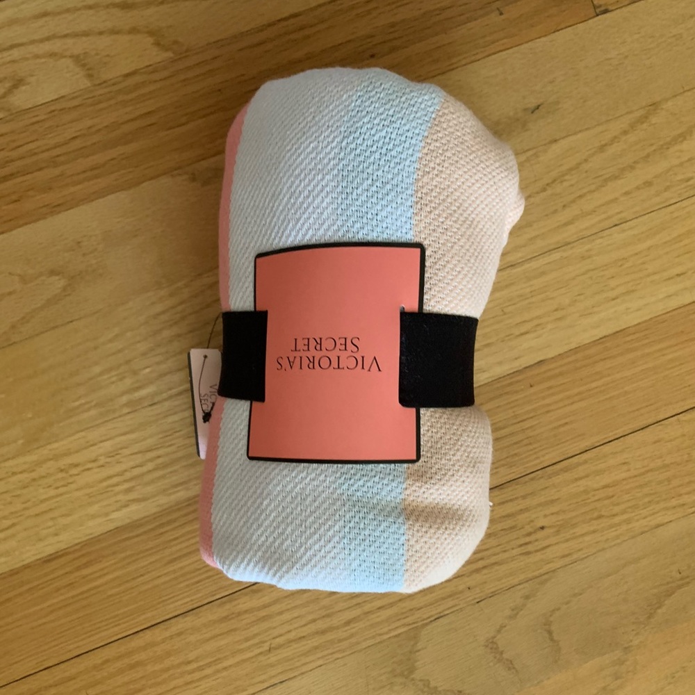 NEW Victoria’s Secret Pale Colors Throw Blanket